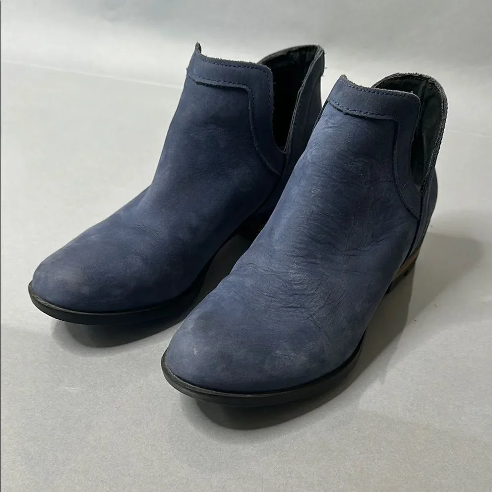 SOREL Women’s Lolla Cut‑Out Bootie in navy blue suede Booties Size 6 (B-1765)